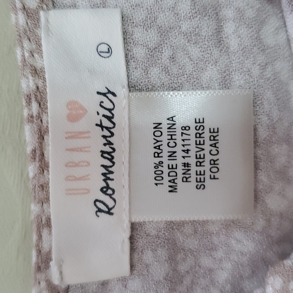 🎉 5 for $25 🎉 short sleeve blouse - Picture 3 of 3